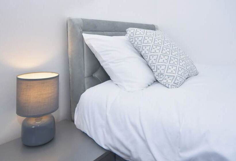 דירת נופש Impeccable 3 Bed House In Stoke On Trent