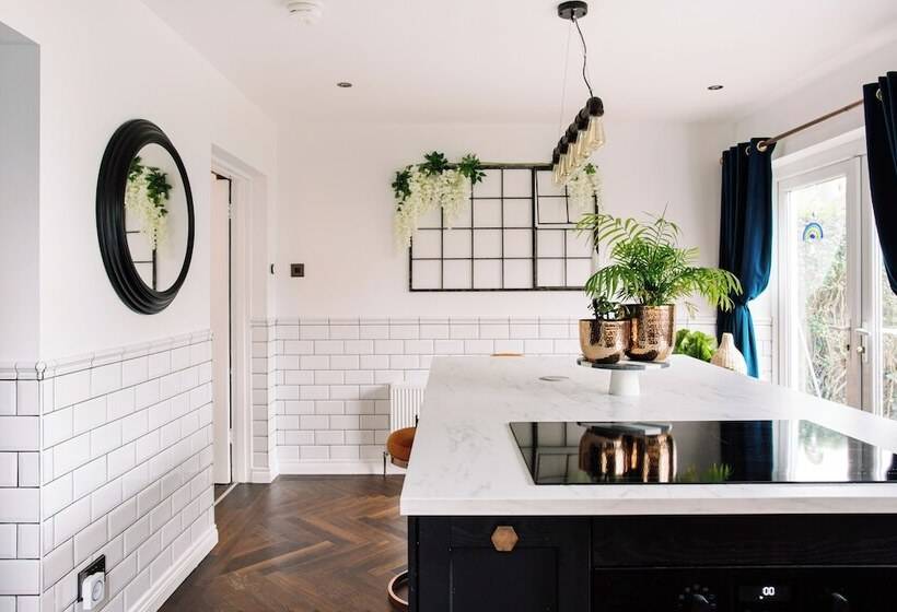 اقامتگاه Modern & Stylish Home In The Heart Of Belfast City