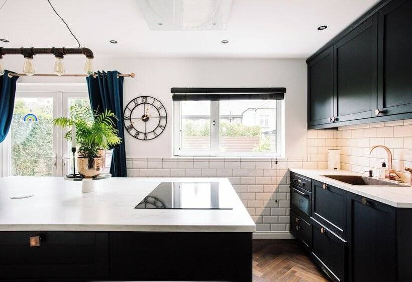 اقامتگاه Modern & Stylish Home In The Heart Of Belfast City