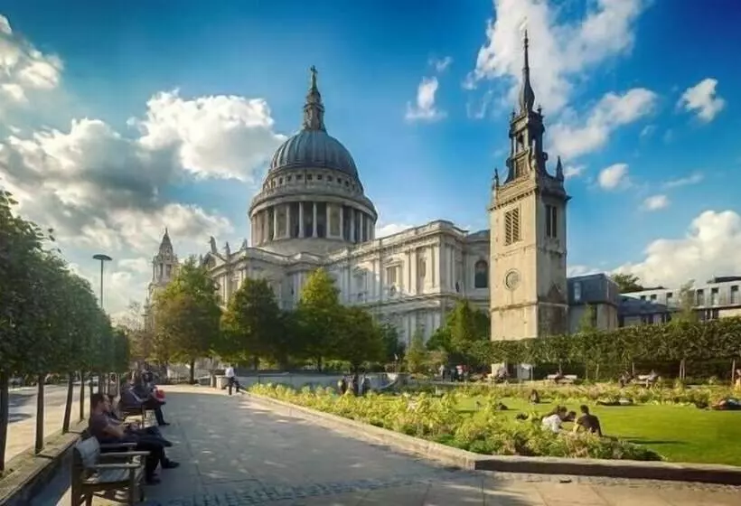 Residenssi Stylish 3 Bed House In Hornchurch   Free Parking