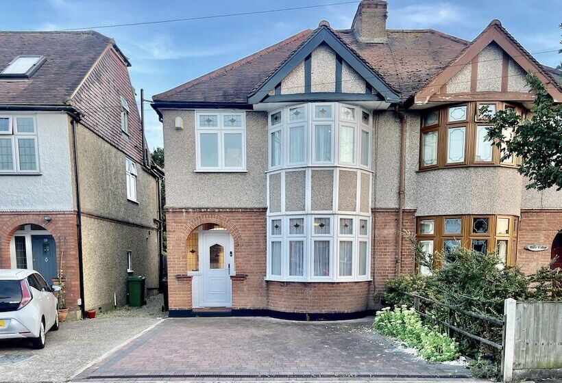 Резиденция Stylish 3 Bed House In Hornchurch Free Parking