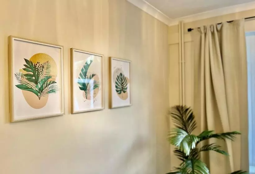 Residenssi Stylish 3 Bed House In Hornchurch   Free Parking