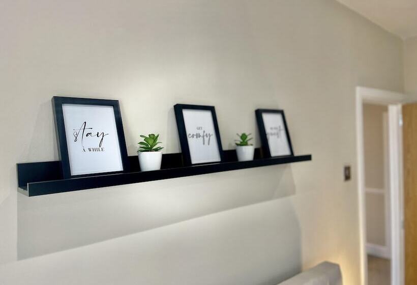 Резиденция Stylish 3 Bed House In Hornchurch Free Parking