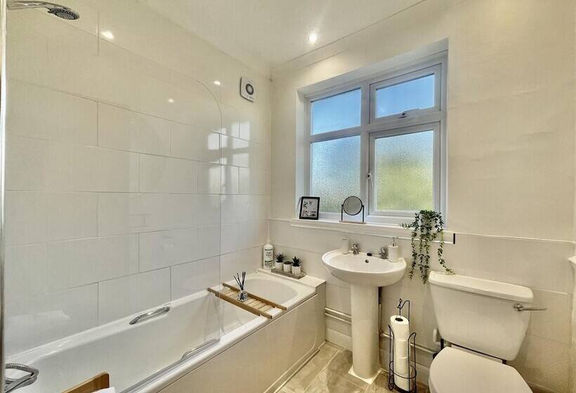 Резиденция Stylish 3 Bed House In Hornchurch Free Parking