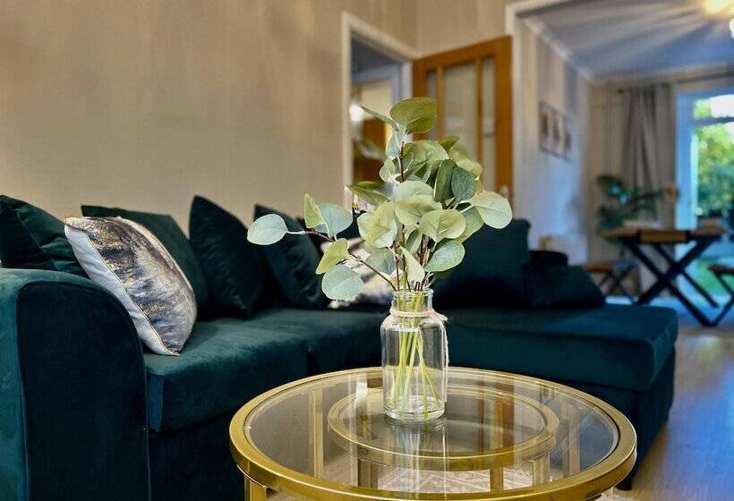 Резиденция Stylish 3 Bed House In Hornchurch Free Parking