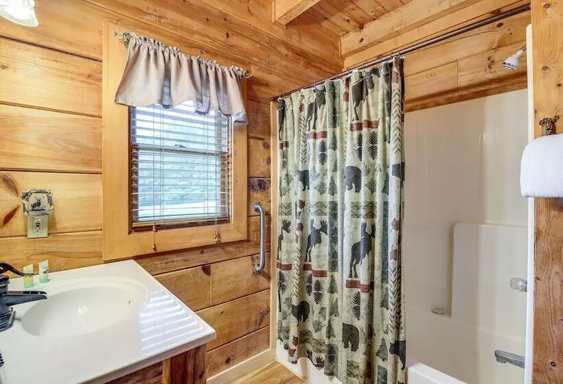 Sevierville Cabin W/ Wraparound Deck + Lake Access