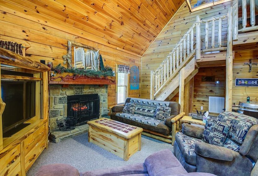 Sevierville Cabin W/ Wraparound Deck + Lake Access