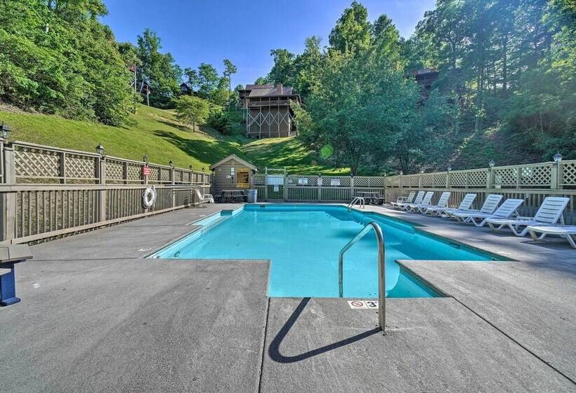 Sevierville Cabin W/ Wraparound Deck + Lake Access