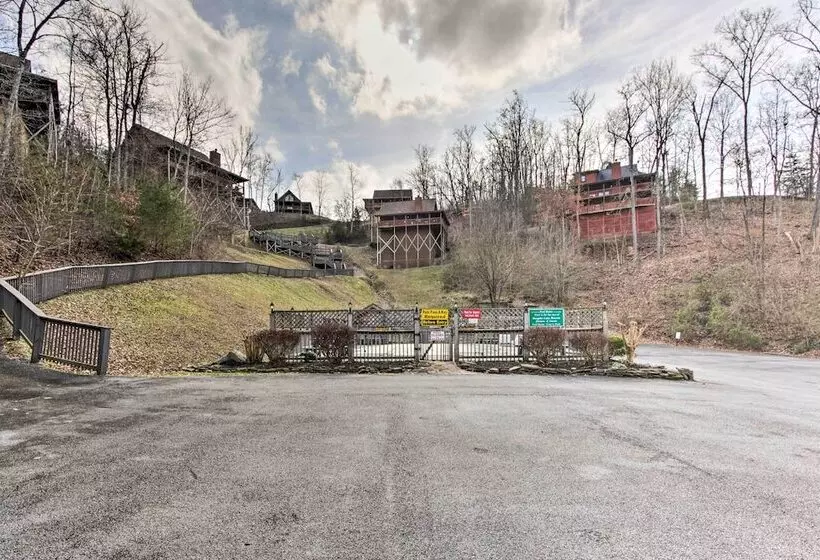 Sevierville Cabin W/ Wraparound Deck + Lake Access