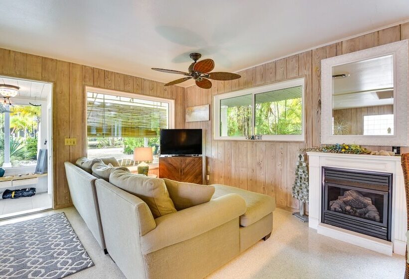 Siesta Key Oasis W/ Outdoor Pool + Screened Lanai!