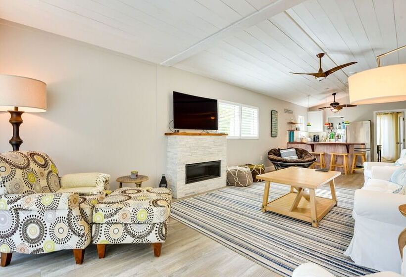 Siesta Key Oasis W/ Outdoor Pool + Screened Lanai!