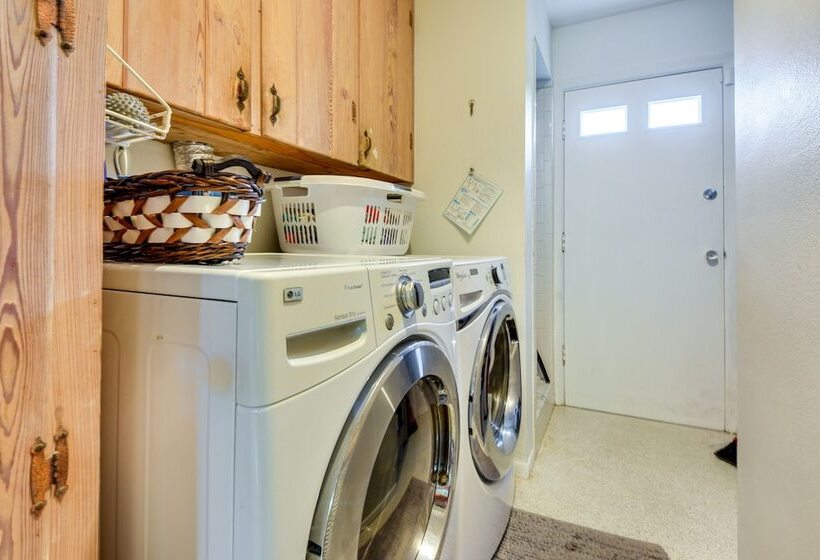 Siesta Key Oasis W/ Outdoor Pool + Screened Lanai!