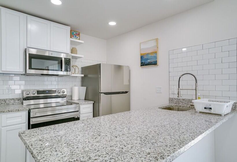 Sleek + Modern El Paso Retreat ~ 6 Mi To Downtown!