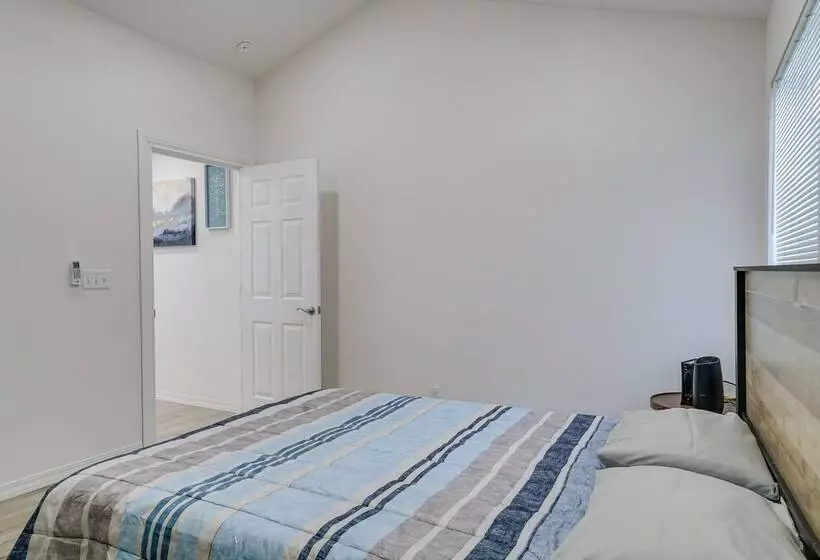 Sleek + Modern El Paso Retreat ~ 6 Mi To Downtown!