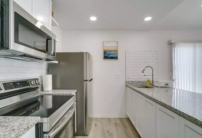 Sleek + Modern El Paso Retreat ~ 6 Mi To Downtown!