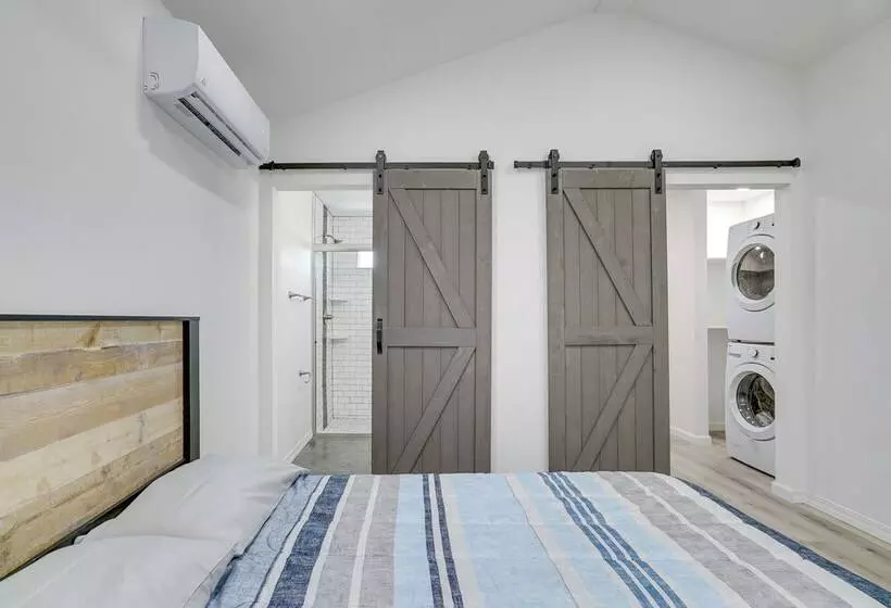 Sleek + Modern El Paso Retreat ~ 6 Mi To Downtown!