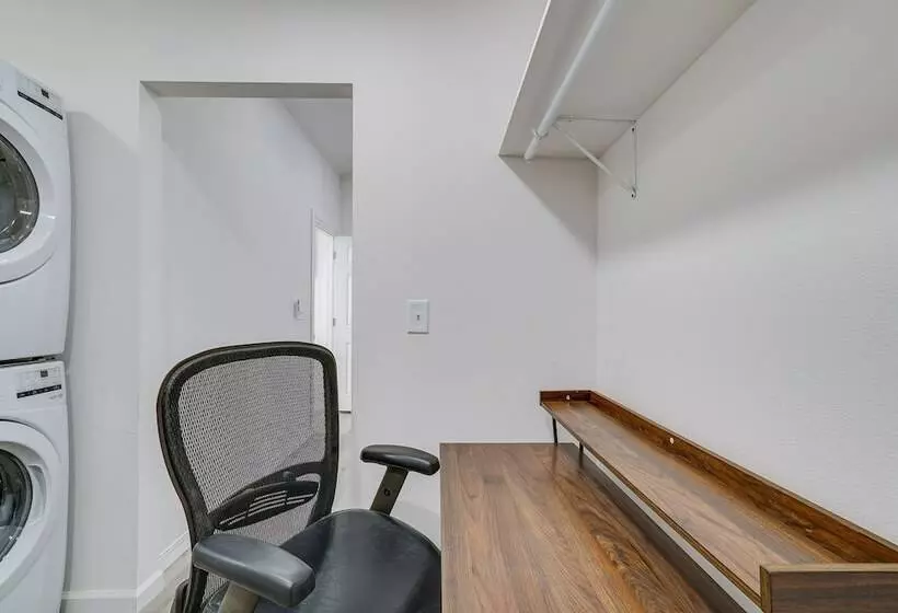 Sleek + Modern El Paso Retreat ~ 6 Mi To Downtown!