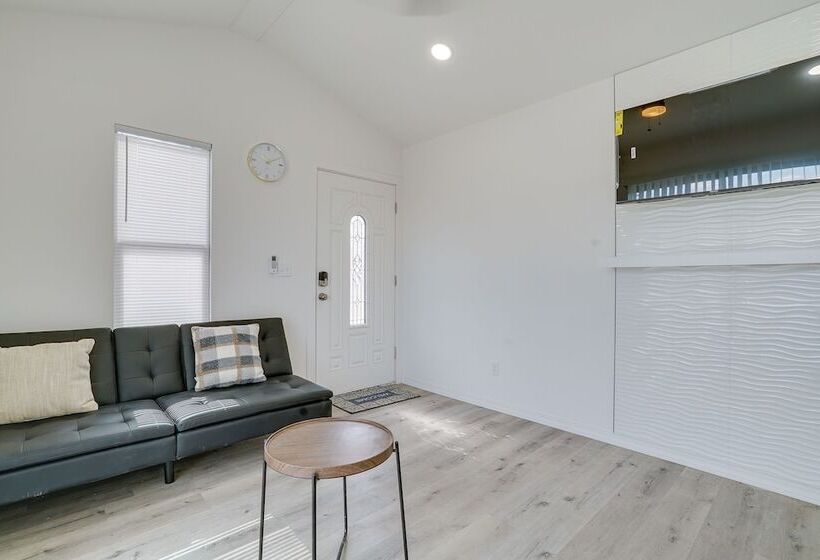 Sleek + Modern El Paso Retreat ~ 6 Mi To Downtown!