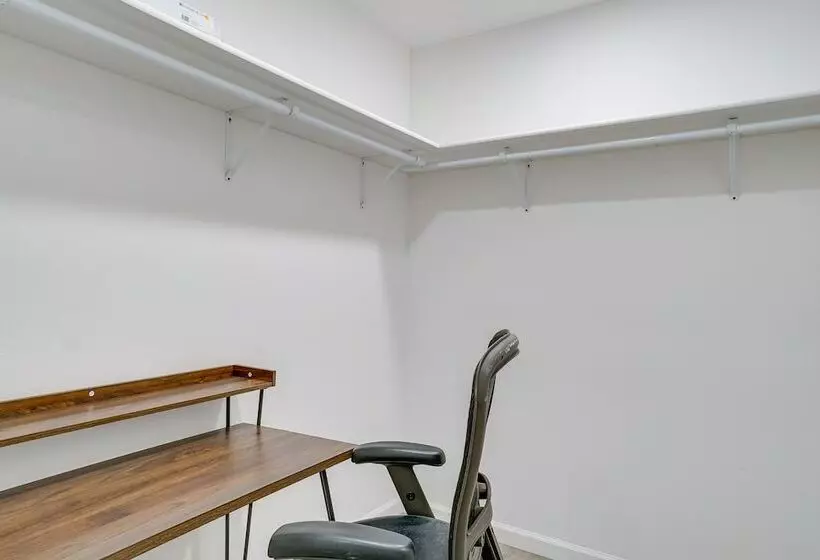 Sleek + Modern El Paso Retreat ~ 6 Mi To Downtown!