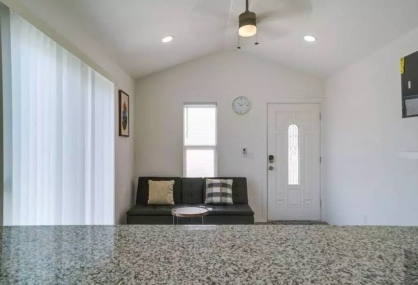 Sleek + Modern El Paso Retreat ~ 6 Mi To Downtown!