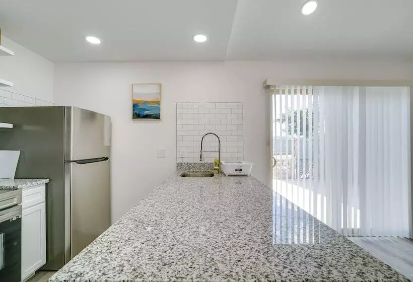 Sleek + Modern El Paso Retreat ~ 6 Mi To Downtown!