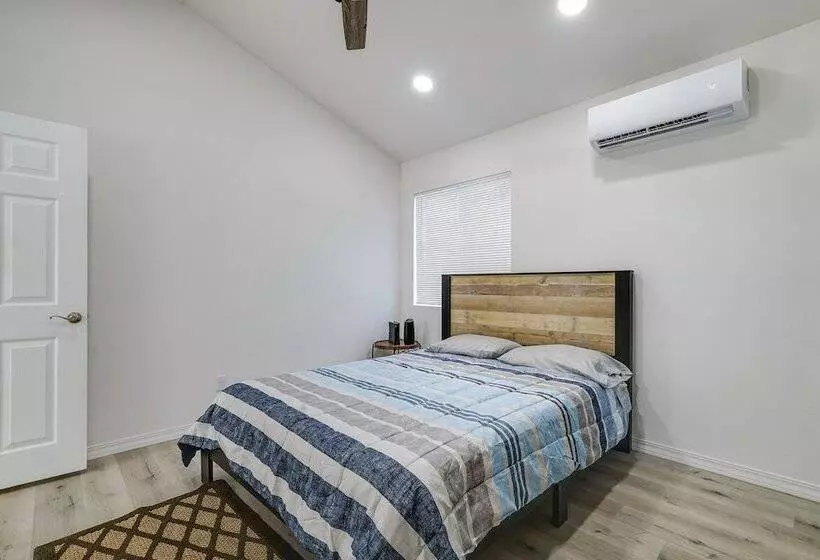 Sleek + Modern El Paso Retreat ~ 6 Mi To Downtown!