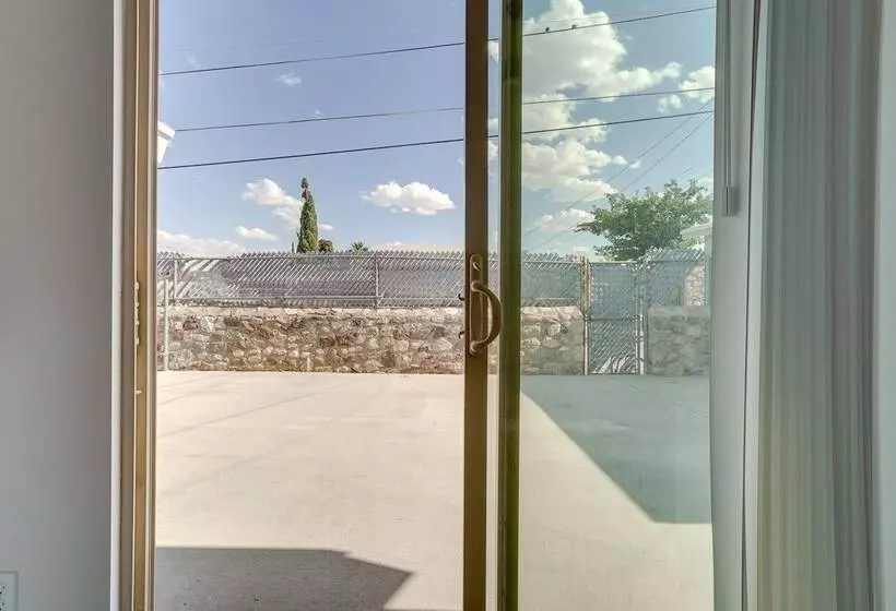 Sleek + Modern El Paso Retreat ~ 6 Mi To Downtown!