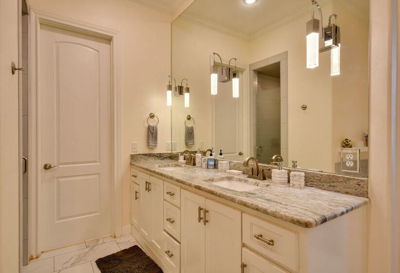 Spacious Amarillo Home: 6 Mi To Downtown!