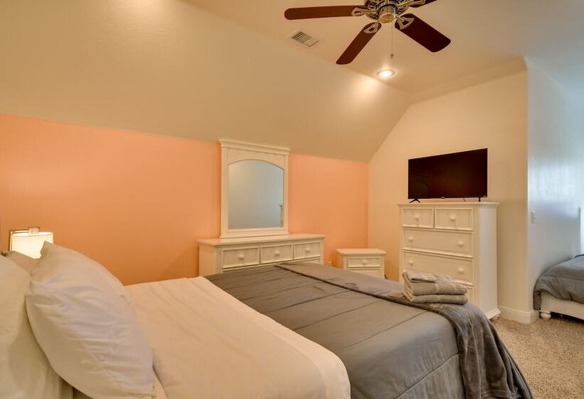 Spacious Amarillo Home: 6 Mi To Downtown!