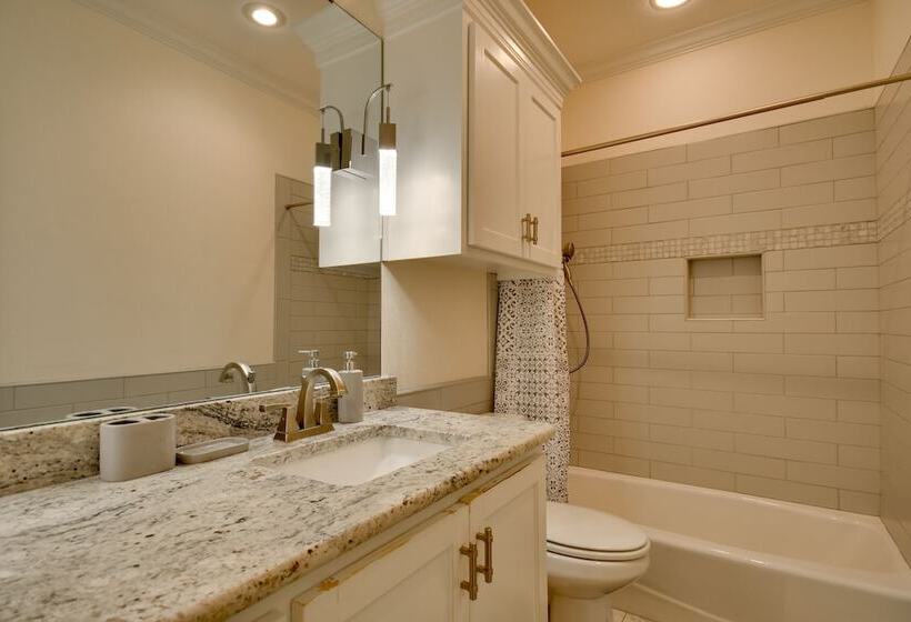 Spacious Amarillo Home: 6 Mi To Downtown!