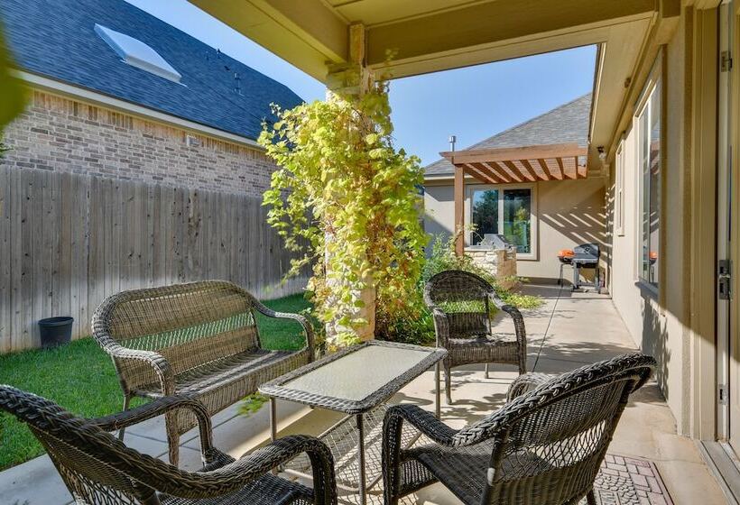 Spacious Amarillo Home: 6 Mi To Downtown!