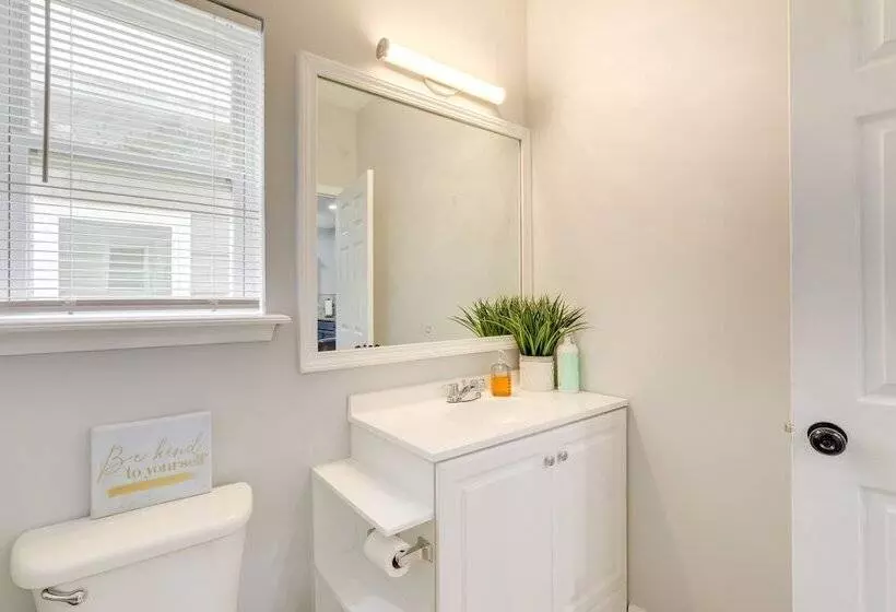 Spacious Atlanta Home ~ 2 Mi To Downtown!