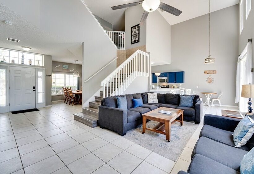 Kissimmee Home: Pool, Game Room & Lake Views!