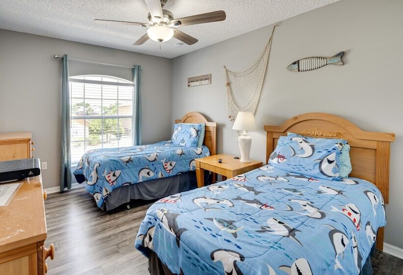 Kissimmee Home: Pool, Game Room & Lake Views!