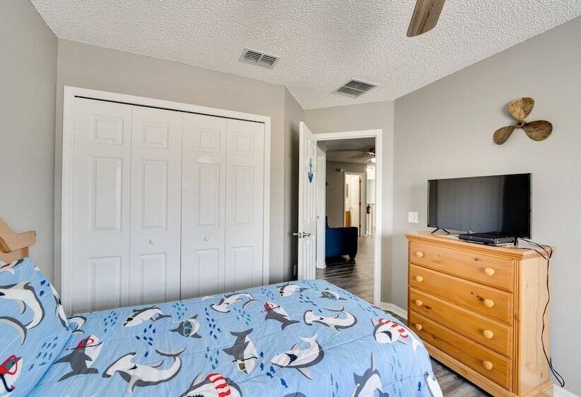 Kissimmee Home: Pool, Game Room & Lake Views!