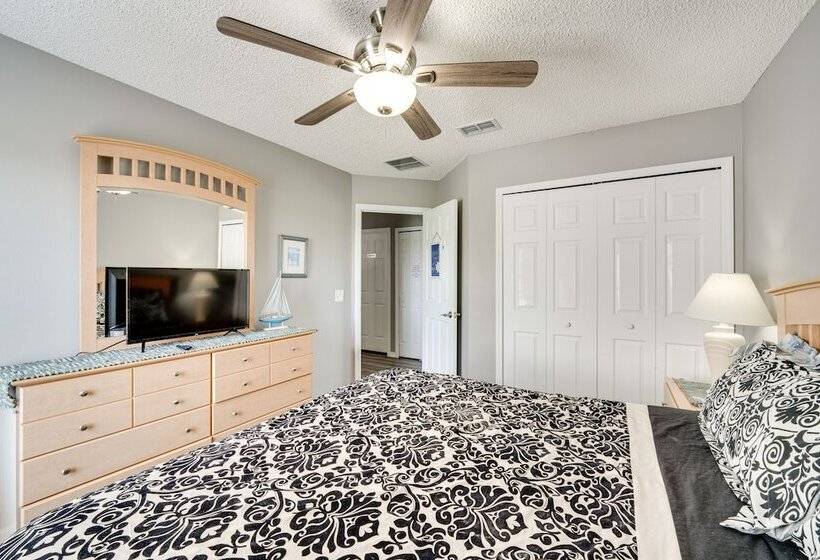 Kissimmee Home: Pool, Game Room & Lake Views!