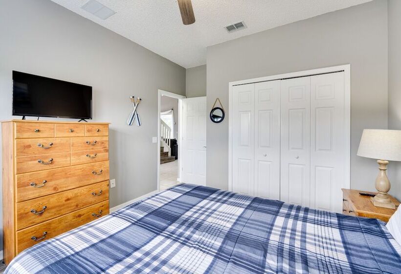 Kissimmee Home: Pool, Game Room & Lake Views!