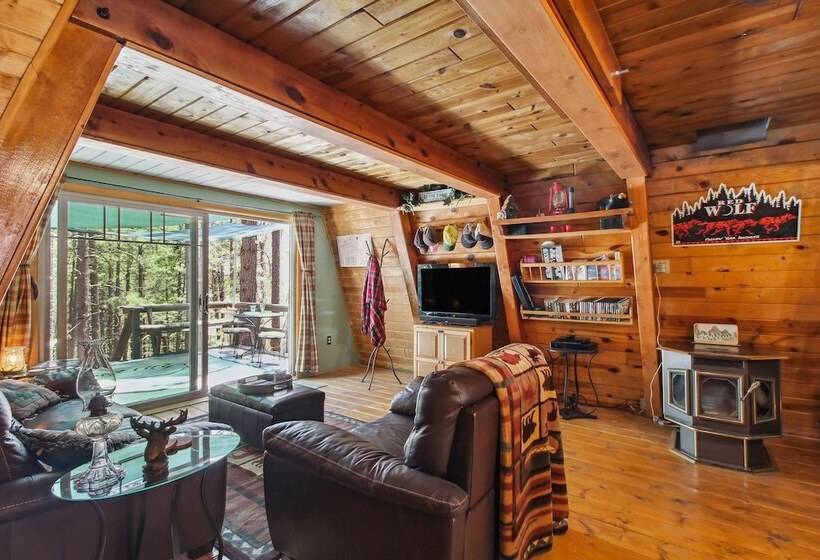 Near Trails: Forest Lake Retreat W/ Backyard Oasis