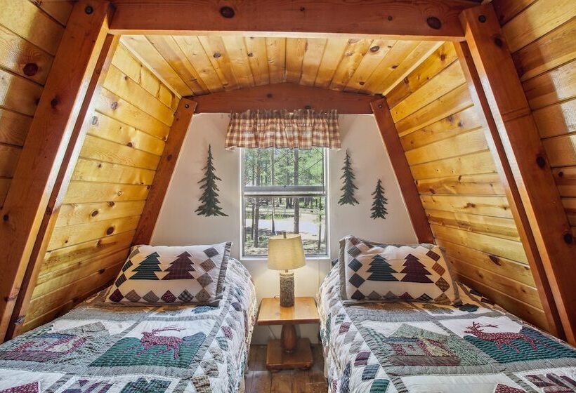 Near Trails: Forest Lake Retreat W/ Backyard Oasis