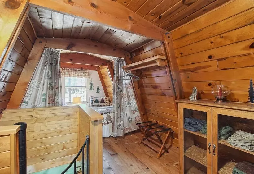 Near Trails: Forest Lake Retreat W/ Backyard Oasis