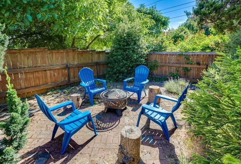 Updated Tacoma Home W/ Fire Pit!