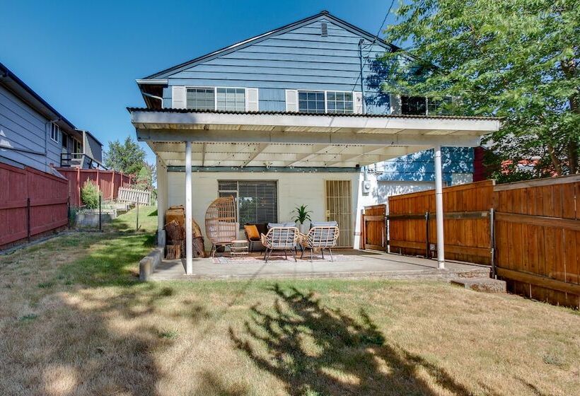 Updated Tacoma Home W/ Fire Pit!