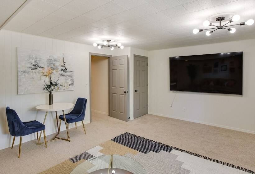 Updated Tacoma Home W/ Fire Pit!