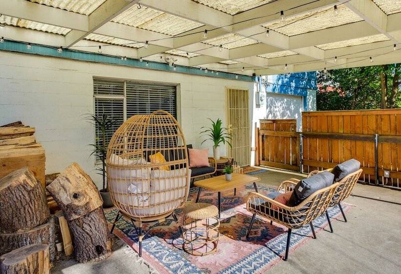 Updated Tacoma Home W/ Fire Pit!