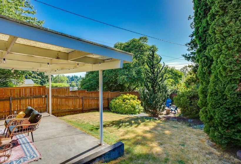 Updated Tacoma Home W/ Fire Pit!