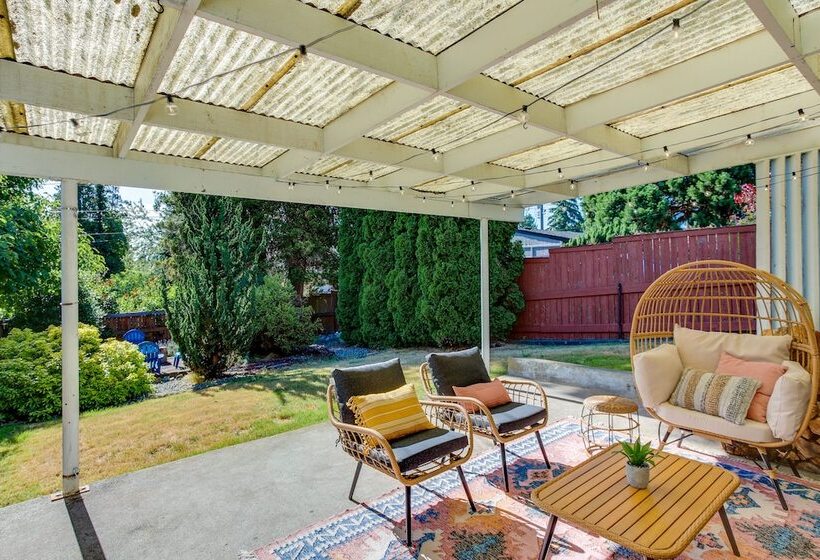 Updated Tacoma Home W/ Fire Pit!