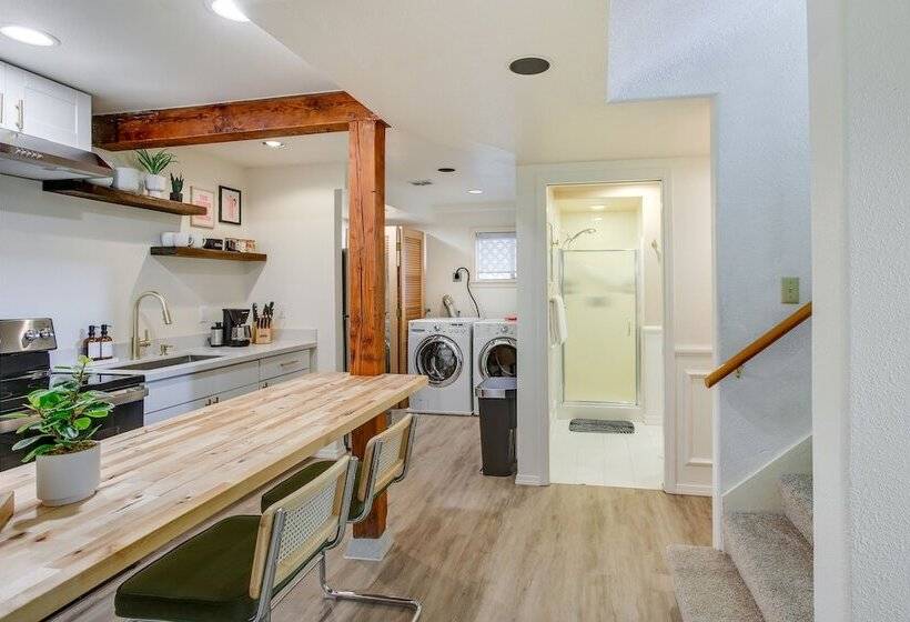 Updated Tacoma Home W/ Fire Pit!