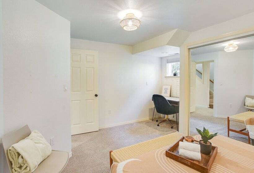 Updated Tacoma Home W/ Fire Pit!