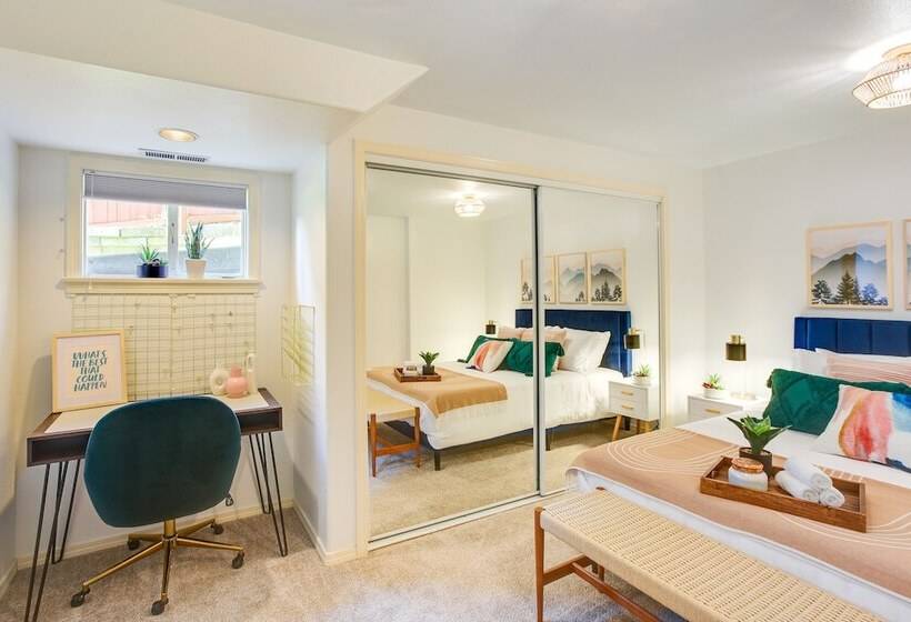 Updated Tacoma Home W/ Fire Pit!