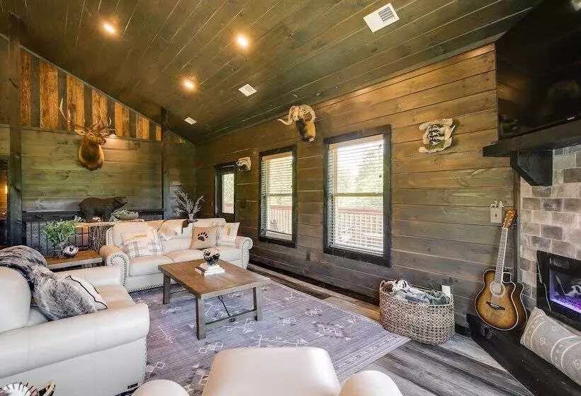 Upscale Sevierville Cabin W/ Hot Tub & Views!